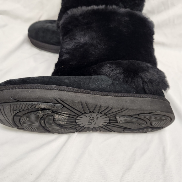 UGG Australia Patten Black Sheepskin Suede Short Boots Sz US 9 - Picture 9 of 14